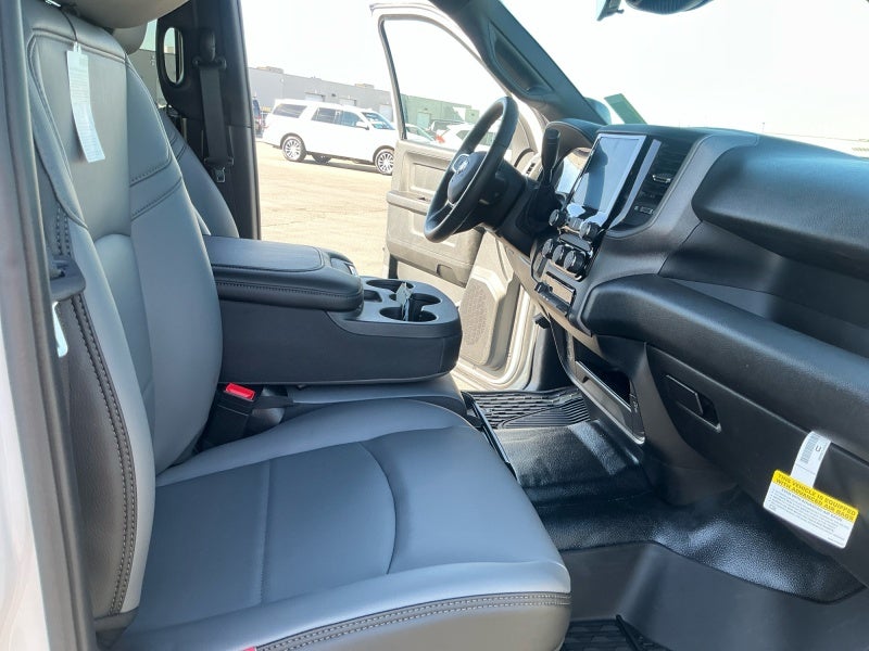 2027 RAM Ram 3500 RAM 3500 TRADESMAN CREW CAB 4X4 6'4' BOX