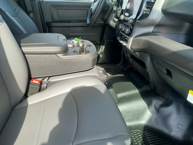 2027 RAM Ram 3500 RAM 3500 TRADESMAN CREW CAB 4X4 8' BOX