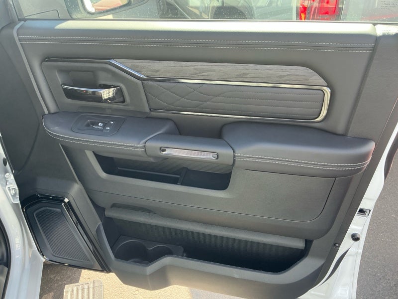 2027 RAM Ram 3500 RAM 3500 LIMITED MEGA CAB 4X4 6'4' BOX