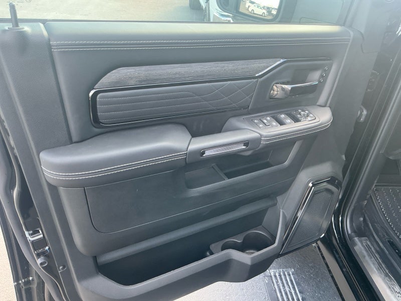 2027 RAM Ram 3500 RAM 3500 LIMITED MEGA CAB 4X4 6'4' BOX