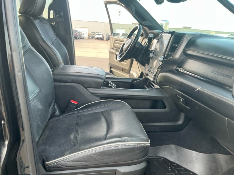 2022 RAM 3500 Limited Crew Cab 4x4 6'4' Box