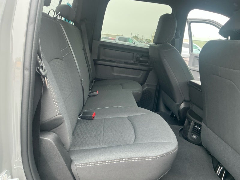 2027 RAM Ram 2500 RAM 2500 BLACK EXPRESS CREW CAB 4X4 6'4' BOX