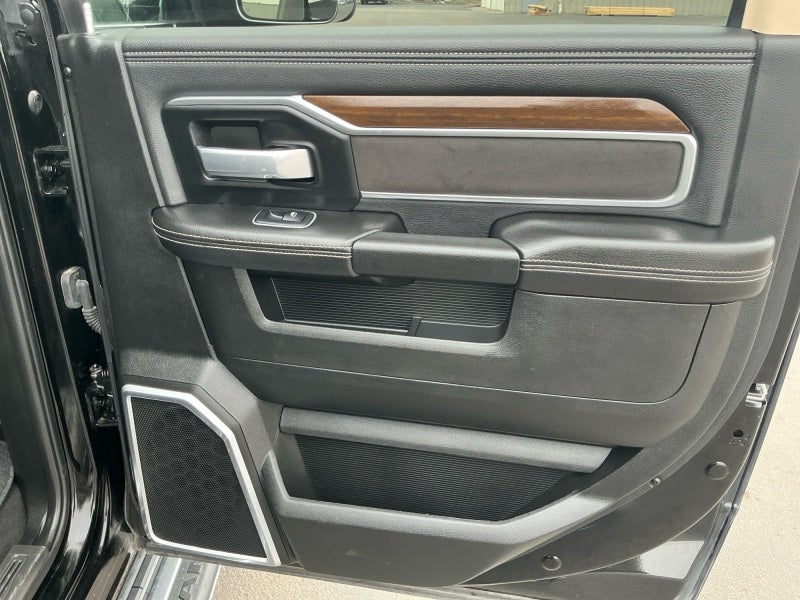 2022 RAM 3500 Laramie Crew Cab 4x4 8' Box