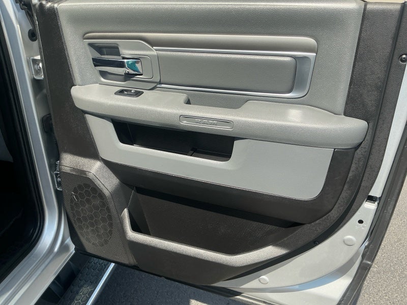 2017 RAM 2500 Big Horn Crew Cab 4x4 6'4' Box