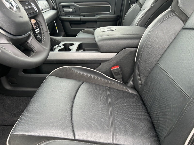 2025 RAM Ram 2500 RAM 2500 LARAMIE MEGA CAB 4X4 6'4' BOX