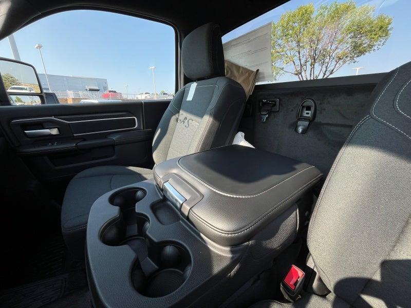 2025 RAM 5500 Chassis RAM 5500 BIG HORN CHASSIS REGULAR CAB 4X4 120' CA