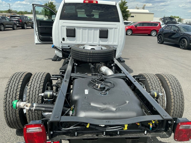 2026 RAM Ram 5500 Chassis Cab RAM 5500 TRADESMAN CHASSIS CREW CAB 4X4 84' CA