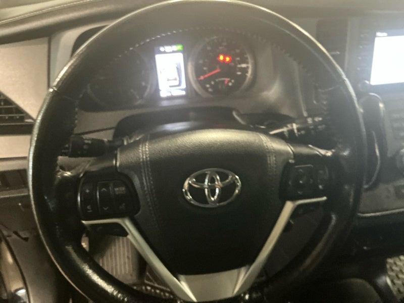 2019 Toyota Sienna SE 8 Passenger