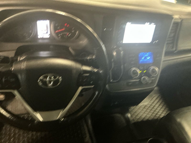 2019 Toyota Sienna SE 8 Passenger