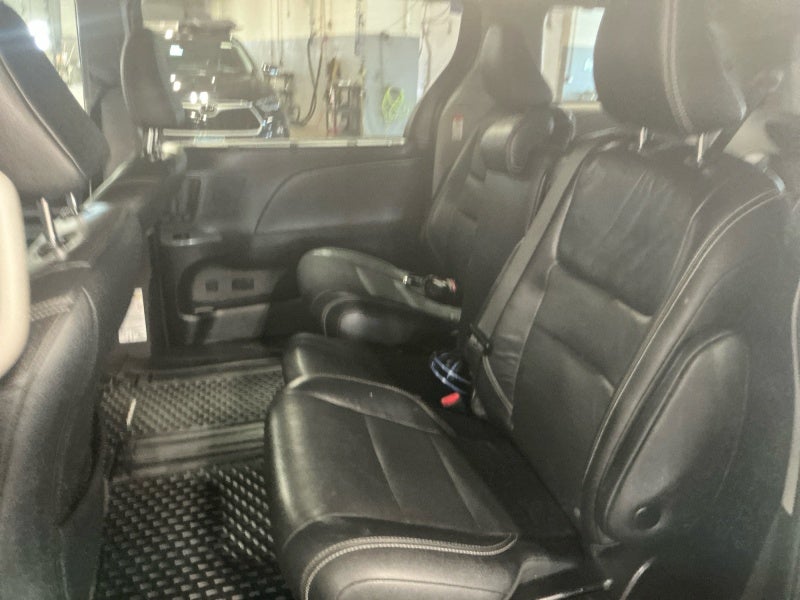 2019 Toyota Sienna SE 8 Passenger