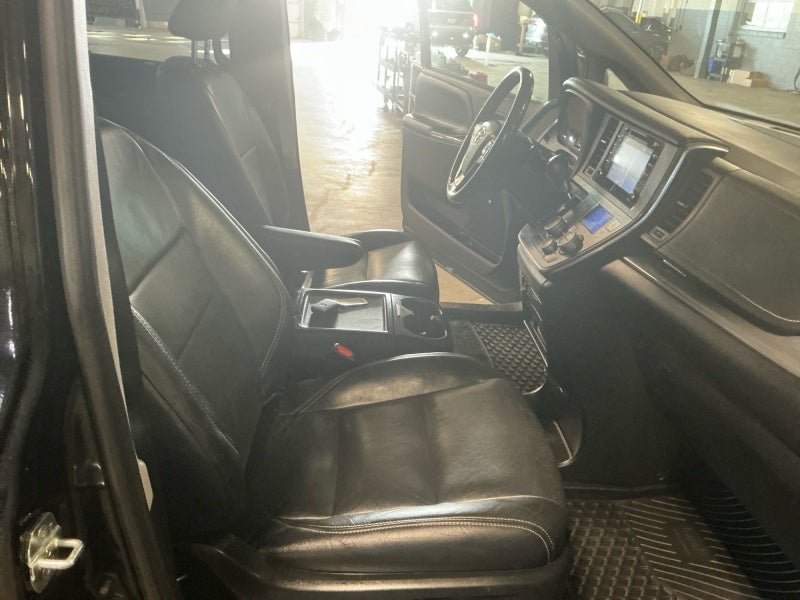 2019 Toyota Sienna SE 8 Passenger