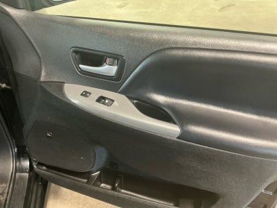 2019 Toyota Sienna SE 8 Passenger