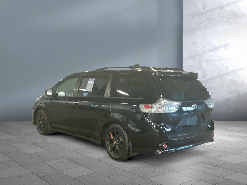 2019 Toyota Sienna SE 8 Passenger