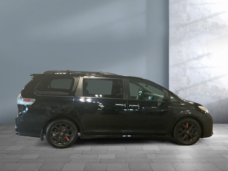 2019 Toyota Sienna SE 8 Passenger