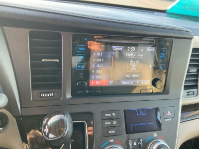 2016 Toyota Sienna XLE 8 Passenger