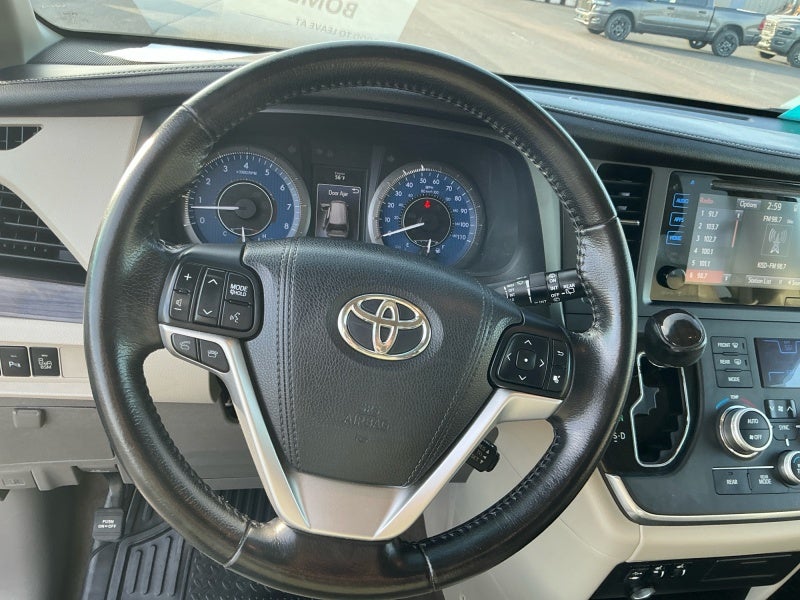 2016 Toyota Sienna XLE 8 Passenger