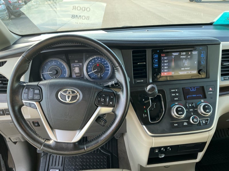 2016 Toyota Sienna XLE 8 Passenger