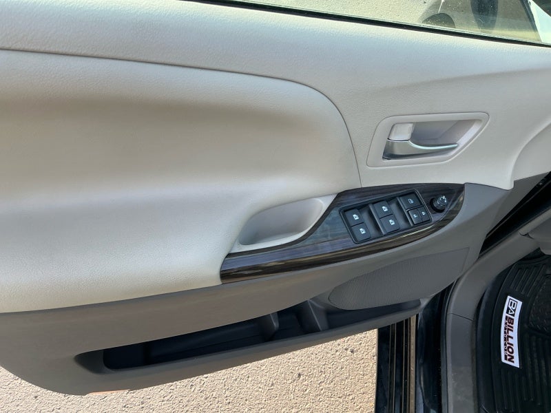 2016 Toyota Sienna XLE 8 Passenger