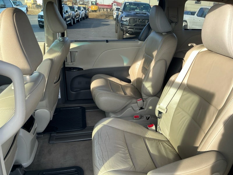 2016 Toyota Sienna XLE 8 Passenger