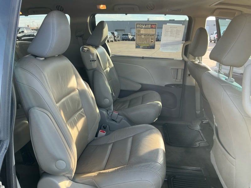 2016 Toyota Sienna XLE 8 Passenger