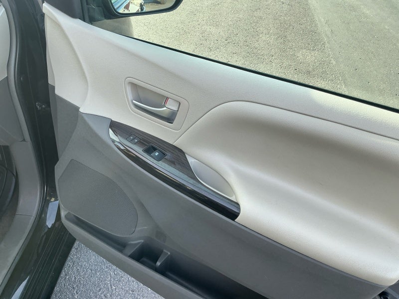 2016 Toyota Sienna XLE 8 Passenger