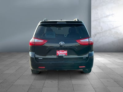 2016 Toyota Sienna XLE 8 Passenger