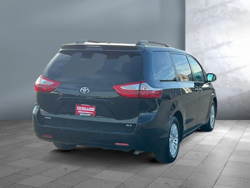 2016 Toyota Sienna XLE 8 Passenger