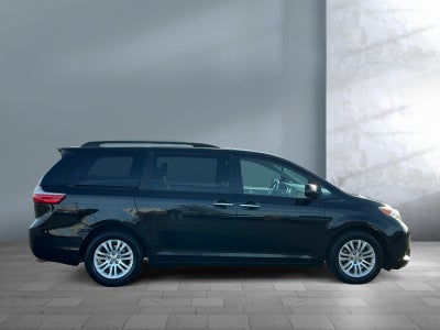 2016 Toyota Sienna XLE 8 Passenger