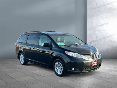 2016 Toyota Sienna XLE 8 Passenger