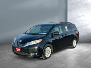 2016 Toyota Sienna XLE 8 Passenger